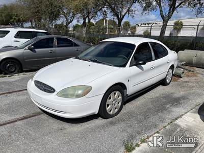 2002 Ford Taurus LX Standard 4-Door Sedan