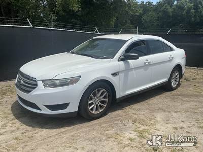 2014 Ford Taurus SE 4-Door Sedan