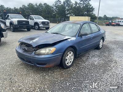 2004 Ford Taurus 4-Door Sedan