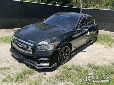 2015 Infiniti Q50 4-Door Sedan