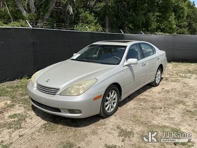 2004 Lexus ES 330 4-Door Sedan