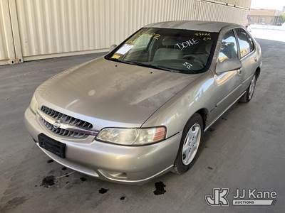 2001 Nissan Altima 4-Door Sedan