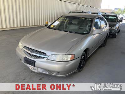 2001 Nissan Altima 4-Door Sedan