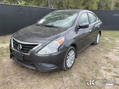 2015 Nissan Versa 4-Door Sedan