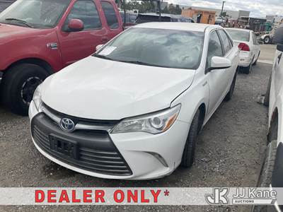 2015 Toyota Camry 4-Door Hybrid Sedan