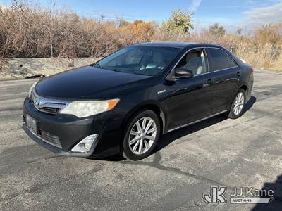 2014 Toyota Camry Hybrid 4-Door Sedan
