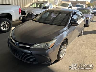 2015 Toyota Camry Hybrid 4-Door Sedan