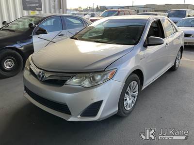 2012 Toyota Camry Hybrid 4-Door Sedan