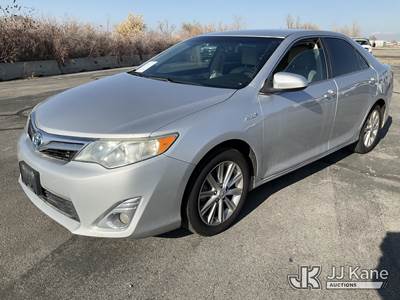 2014 Toyota Camry Hybrid 4-Door Sedan