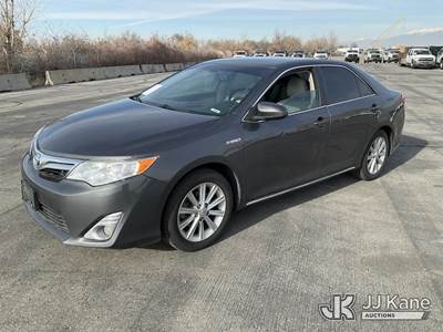 2014 Toyota Camry Hybrid 4-Door Sedan