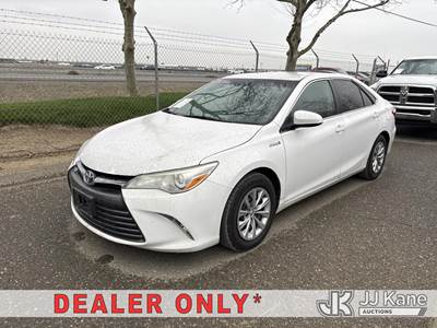 2015 Toyota Camry Hybrid 4-Door Hybrid Sedan