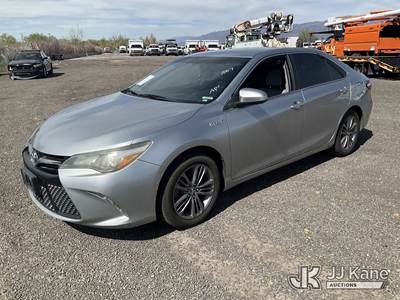 2015 Toyota Camry Hybrid 4-Door Sedan