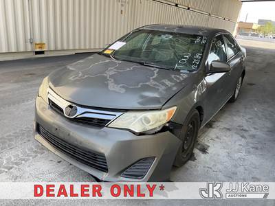 2012 Toyota Camry Hybrid 4-Door Sedan