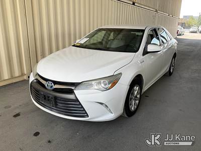 2015 Toyota Camry Hybrid 4-Door Sedan