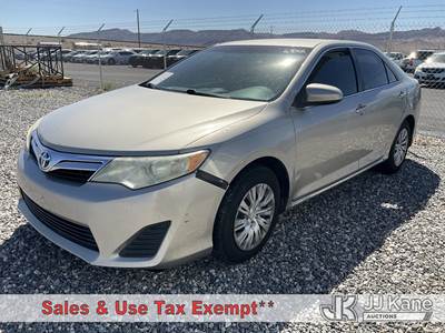 2014 Toyota Camry Hybrid 4-Door Sedan