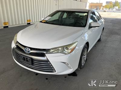 2015 Toyota Camry Hybrid 4-Door Sedan