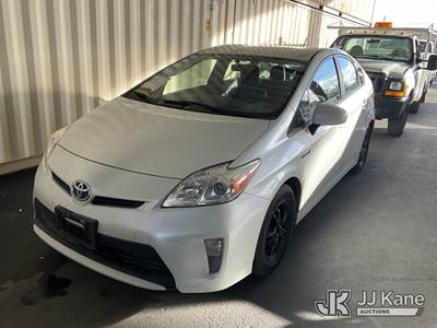 2015 Toyota Prius Hybrid 4-Door Sedan