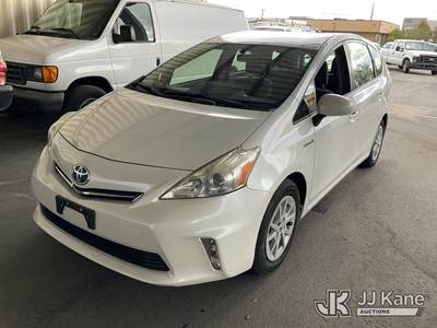 2013 Toyota Prius V 4-Door Hatch Back