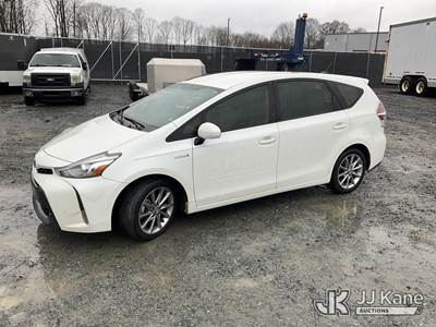 2017 Toyota Prius V 4-Door Hatch Back