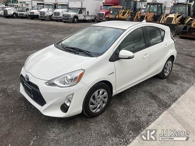 2015 Toyota Prius c 4-Door Hybrid Sedan