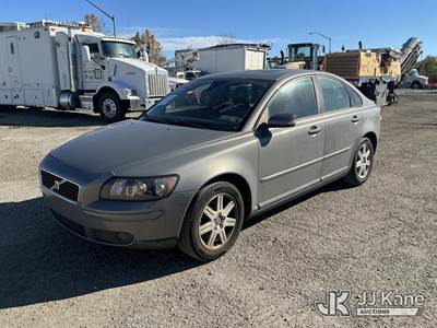 2004 Volvo S40 4-Door Sedan