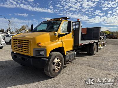 2005 GMC C7500 Flatbed/Attenuator Truck
