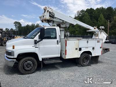 Altec AT235, 40 ft, Articulating & Telescopic Non-Insulated Bucket Truck