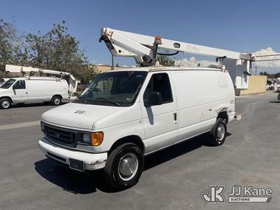 Altec AA28AV, 33 ft, Telescopic Bucket Truck