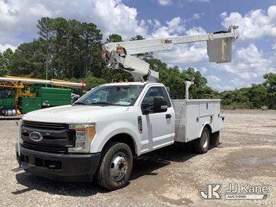 Altec AT200A, 35 ft, Telescopic Non-Insulated Bucket Truck