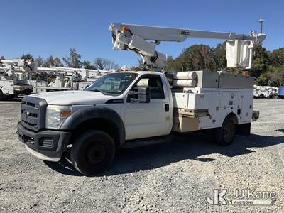 Altec AT200A, 36 ft, Articulating & Telescopic Non-Insulated Bucket Truck