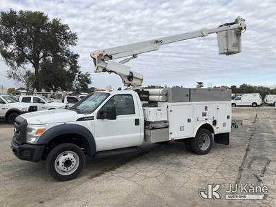 Altec AT200-A, 35 ft, Articulating & Telescopic Non-Insulated Bucket Truck