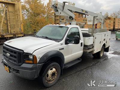 Altec AA28D, 34 ft, Telescopic Non-Insulated Bucket Truck