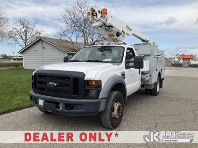 Altec AT200A, 35 ft, Articulating & Telescopic Non-Insulated Bucket Truck