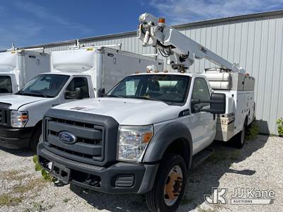 Altec AT200A, 350 Lb 30 ft, Articulating & Telescopic Bucket Truck