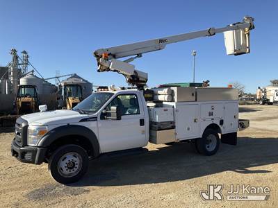 Altec AT200A, 35 ft, Articulating & Telescopic Non-Insulated Bucket Truck
