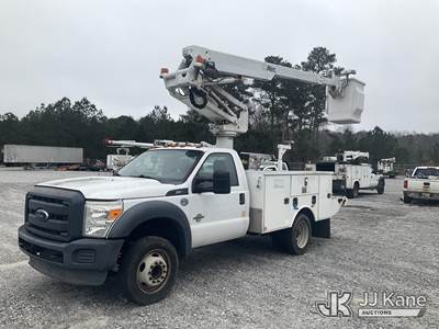 Altec AT235, 40 ft, Articulating & Telescopic Non-Insulated Bucket Truck