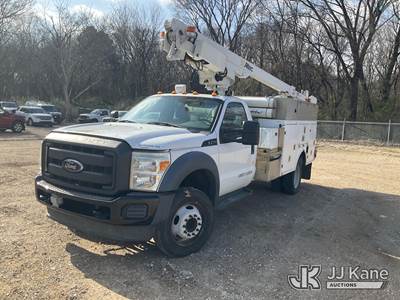 Altec AT200-A, 35 ft, Articulating & Telescopic Bucket Truck