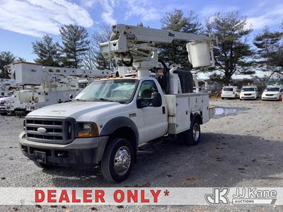 Altec AT200A, 35 ft, Articulating & Telescopic Non-Insulated Bucket Truck