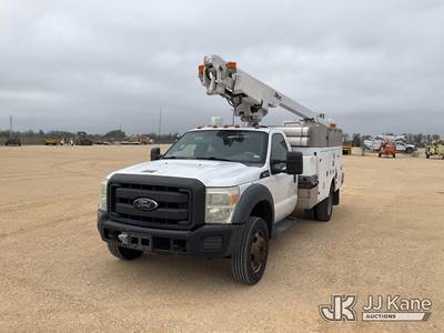Altec AT200A, 35 ft, Articulating & Telescopic Non-Insulated Platform Lift
