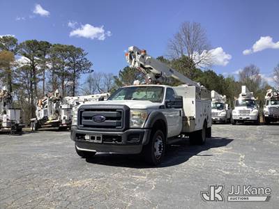 Altec AT200-A, 35 ft, Articulating & Telescopic Non-Insulated Bucket Truck