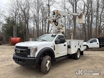 Altec AT235, 40 ft, Articulating & Telescopic Non-Insulated Bucket Truck