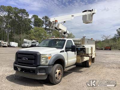 Altec AT200A, 35 ft, Articulating & Telescopic Non-Insulated Bucket Truck