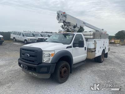 Altec AT200-A, 35 ft, Articulating & Telescopic Non-Insulated Bucket Truck