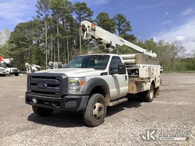 Altec AT200A, 35 ft, Articulating & Telescopic Non-Insulated Bucket Truck