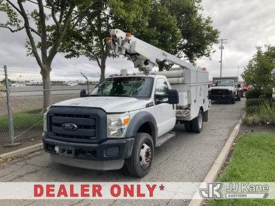 Altec AT200-A, 35 ft, Articulating & Telescopic Non-Insulated Bucket Truck