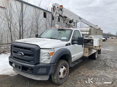 Altec AT200A, 35 ft, Articulating & Telescopic Non-Insulated Bucket Truck