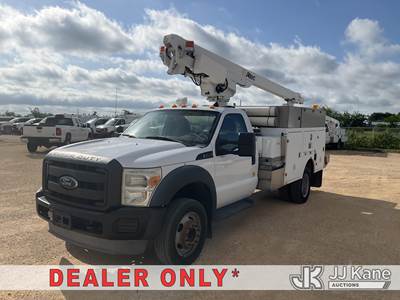 Altec AT200, 35 ft, Articulating & Telescopic Non-Insulated Bucket Truck