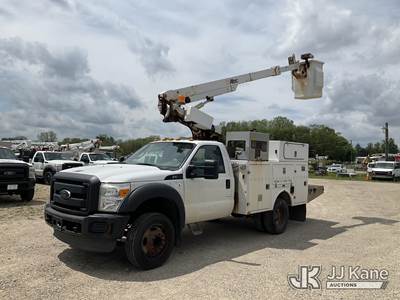 Altec AT200-A, 35 ft, Articulating & Telescopic Non-Insulated Bucket Truck