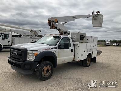 Altec AT200-A, 35 ft, Articulating & Telescopic Non-Insulated Bucket Truck