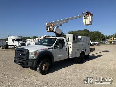 Altec AT200-A, 35 ft, Articulating & Telescopic Non-Insulated Bucket Truck